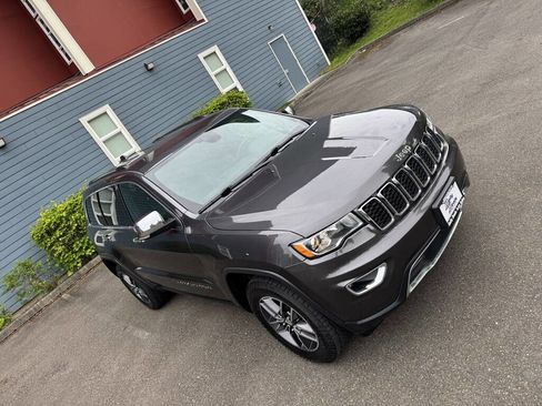 Used 2017 Jeep Grand Cherokee Limited AWD/4WD image 10