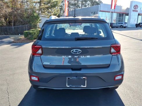 Used 2024 Hyundai Venue SEL image 2