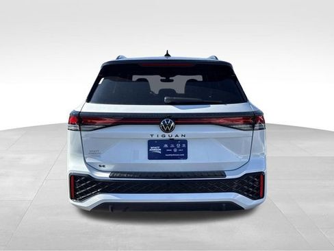 New 2026 Volkswagen Tiguan SE R-Line FWD image 4