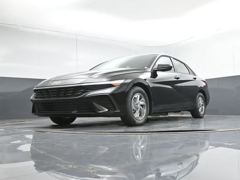 New 2026 Hyundai Elantra SE FWD image 9