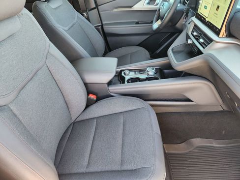 New 2026 Ford Explorer Active RWD image 14