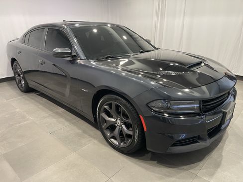 Used 2017 Dodge Charger R/T w/ Premium Group RWD image 3