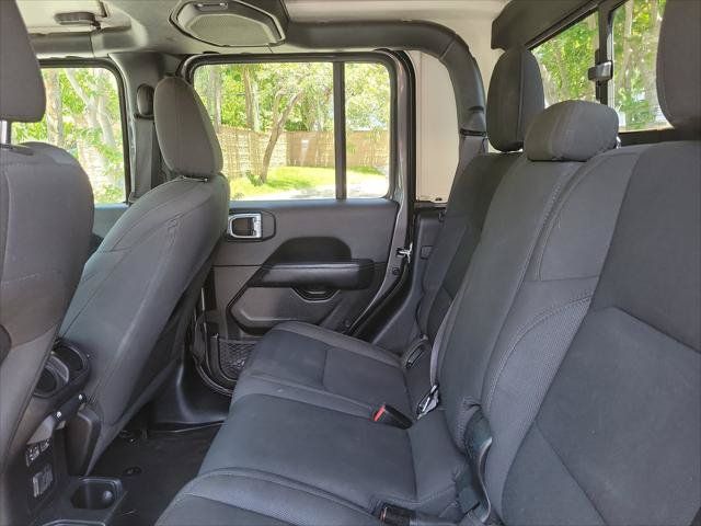 Used 2023 Jeep Gladiator Overland AWD/4WD image 14
