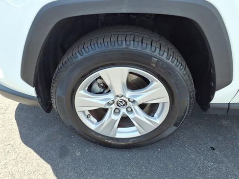 Used 2019 Toyota RAV4 XLE w/ Convenience Package FWD image 4