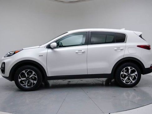 Used 2022 Kia Sportage LX image 2