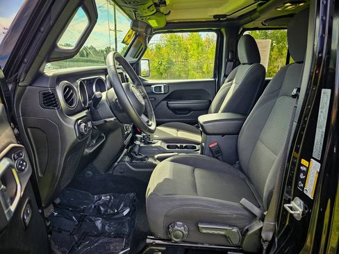 Used 2023 Jeep Wrangler Unlimited Sport AWD/4WD image 10