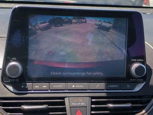 Used 2024 Nissan Altima 2.5 SV FWD image 17