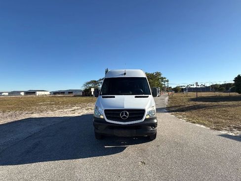 Used 2017 Mercedes-Benz Sprinter 2500 image 9