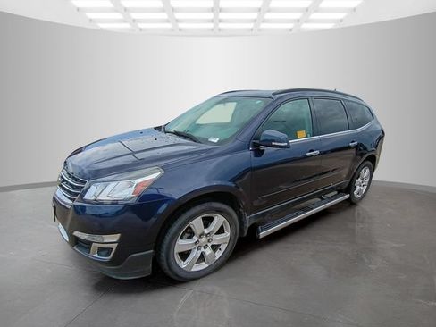 Used 2017 Chevrolet Traverse LT w/ Style and Technology Package FWD image 4