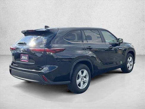 Certified 2025 Toyota Highlander LE image 5