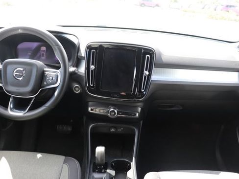 Used 2024 Volvo XC40 B5 Core image 13