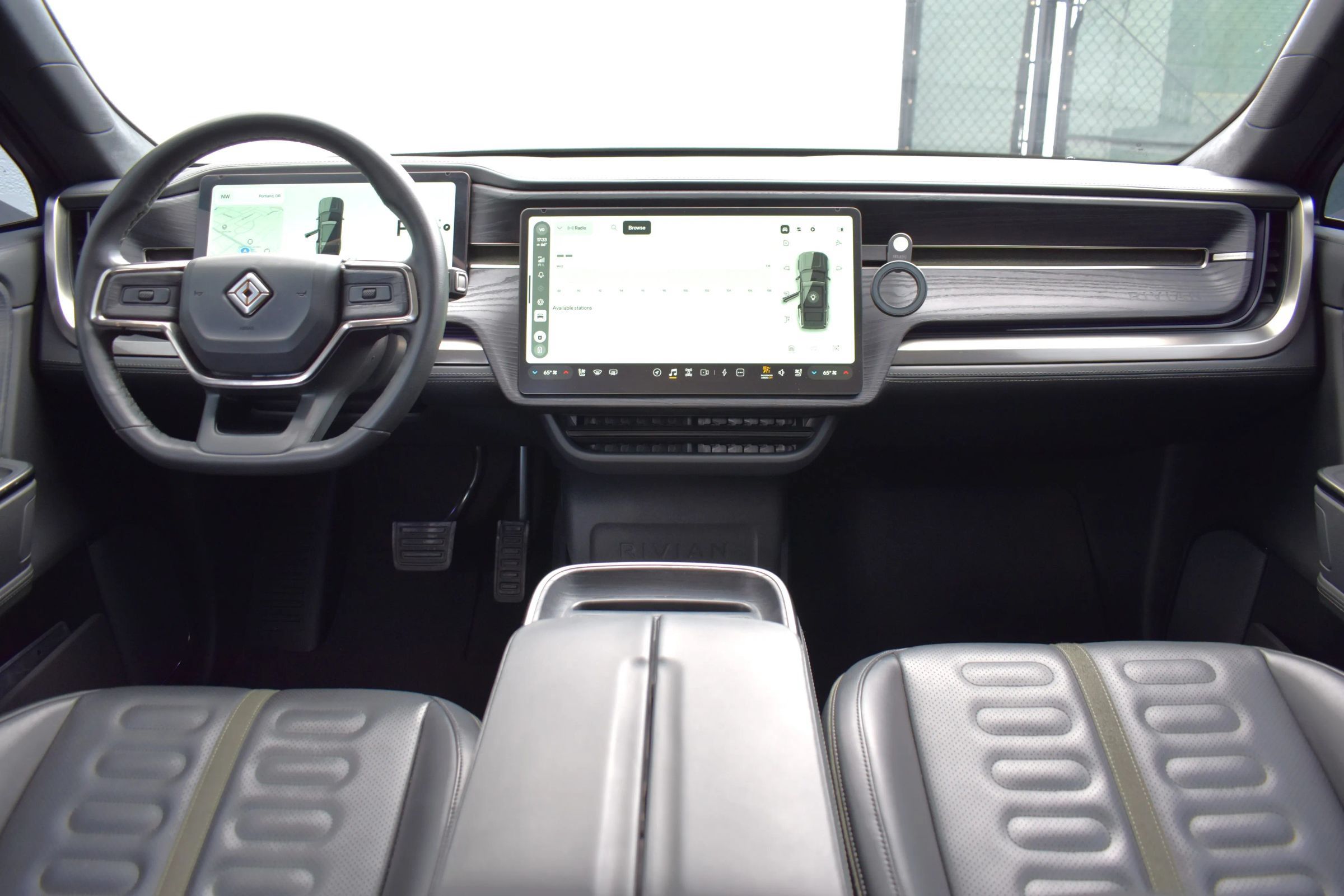 Used 2025 Rivian R1S Adventure Dual AWD/4WD image 14