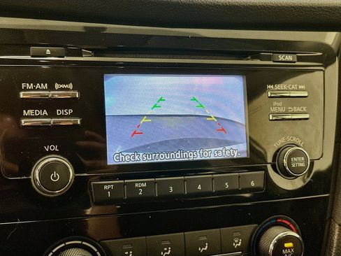 Used 2017 Nissan Rogue S AWD/4WD image 22