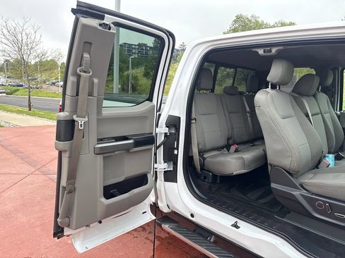 Used 2016 Ford F150 XLT w/ Equipment Group 302A Luxury AWD/4WD image 28