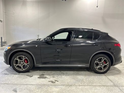 Used 2022 Alfa Romeo Stelvio Ti image 9