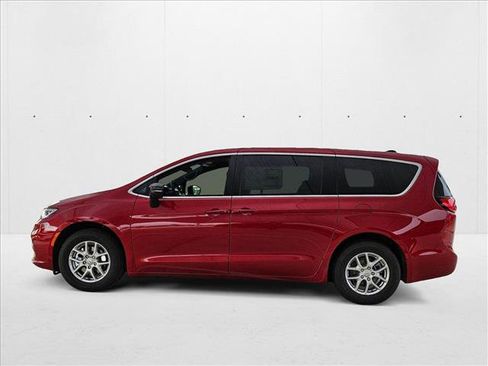 New 2025 Chrysler Pacifica Select image 5
