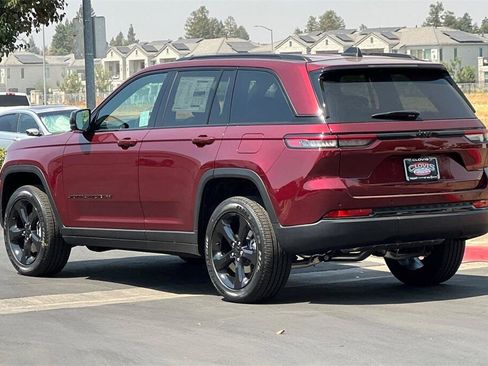 New 2025 Jeep Grand Cherokee Altitude image 6