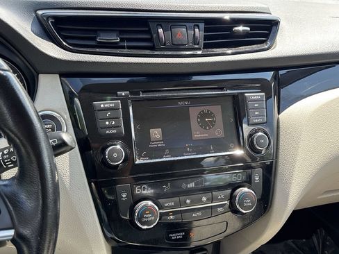Used 2020 Nissan Rogue Sport SV w/ All-Weather Package FWD image 17