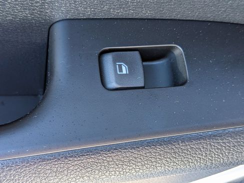Used 2025 Kia Soul LX FWD image 28