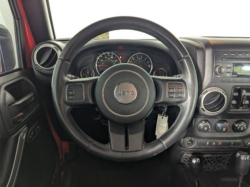 Used 2016 Jeep Wrangler Unlimited Sahara image 17