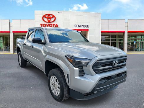 Used 2025 Toyota Tacoma SR image 2