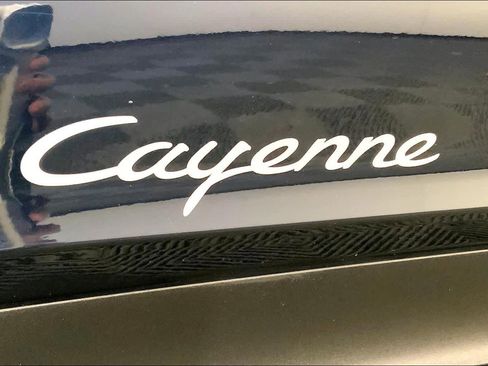 Used 2023 Porsche Cayenne image 19