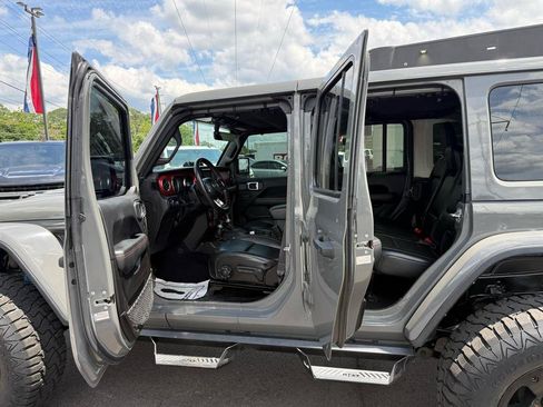 Used 2022 Jeep Wrangler Unlimited Rubicon w/ Xtreme Recon 35" Tire Package AWD/4WD image 26