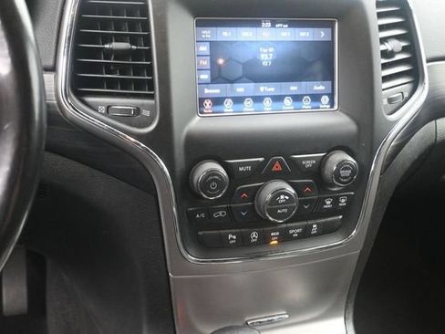 Used 2021 Jeep Grand Cherokee Laredo RWD image 12