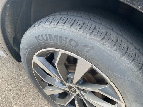 Used 2024 Audi Q5 2.0T Premium w/ Convenience Package image 10