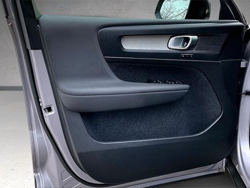 Certified 2026 Volvo XC40 B5 Plus w/ Protection Package Premier image 19