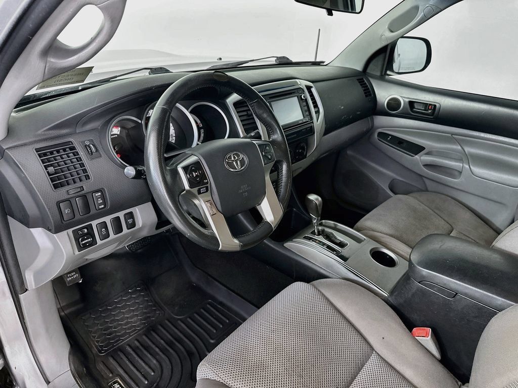 Used 2015 Toyota Tacoma 4x4 Access Cab V6 w/ TRD Sport Package image 30