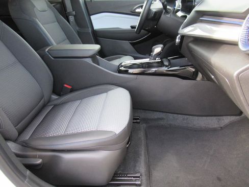 Used 2024 Chevrolet Trax LT w/ Driver Confidence Package image 10