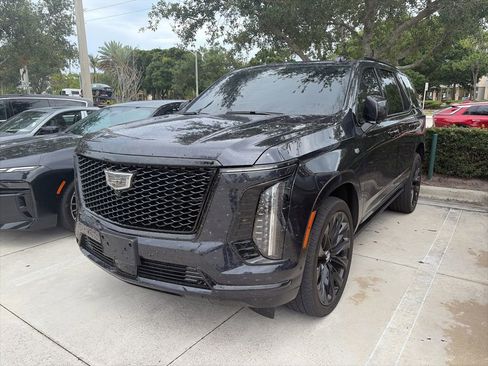 Used 2025 Cadillac Escalade Sport Platinum w/ LPO, ONYX Package AWD/4WD image 3