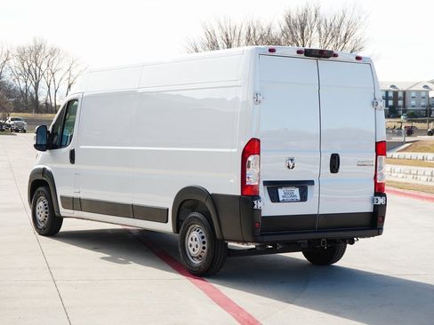 Used 2024 RAM ProMaster 2500 w/ Convenience Group image 3