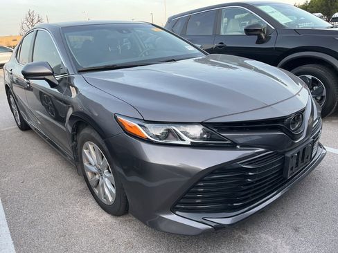 Used 2020 Toyota Camry LE image 2
