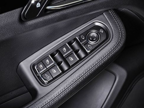 Used 2024 Porsche Macan S AWD/4WD image 26