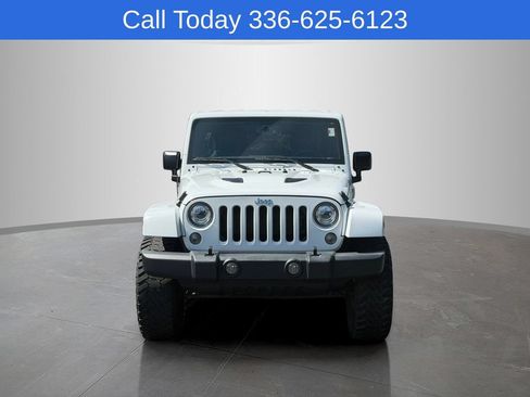 Used 2017 Jeep Wrangler Unlimited Rubicon w/ Connectivity Group AWD/4WD image 4