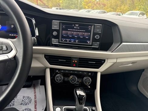 Used 2023 Volkswagen Jetta SE w/ Panoramic Sunroof Package image 17