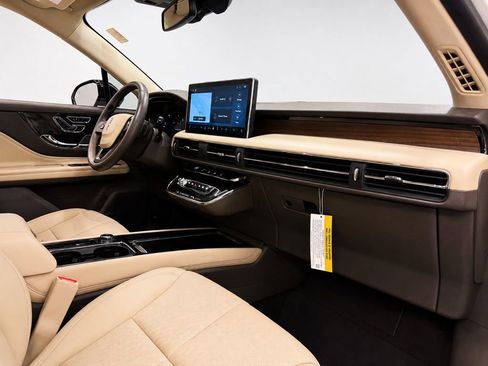 Used 2024 Lincoln Corsair Grand Touring w/ Rear Removable Package Tray AWD/4WD image 14