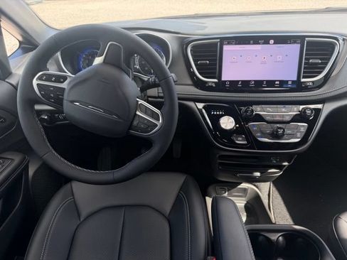New 2027 Chrysler Pacifica Select FWD image 10