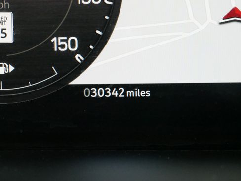 Used 2023 Land Rover Defender 90 X-Dynamic SE image 22