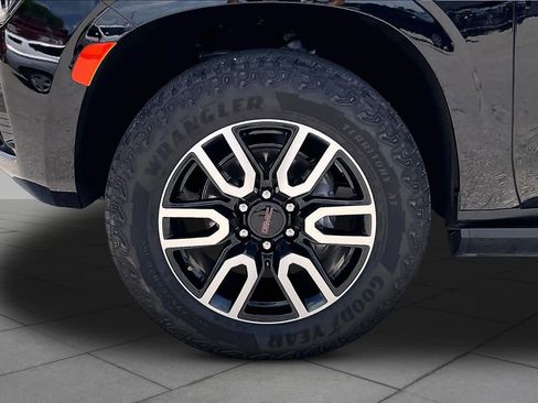 Used 2024 GMC Yukon AT4 w/ AT4 Premium Package AWD/4WD image 10