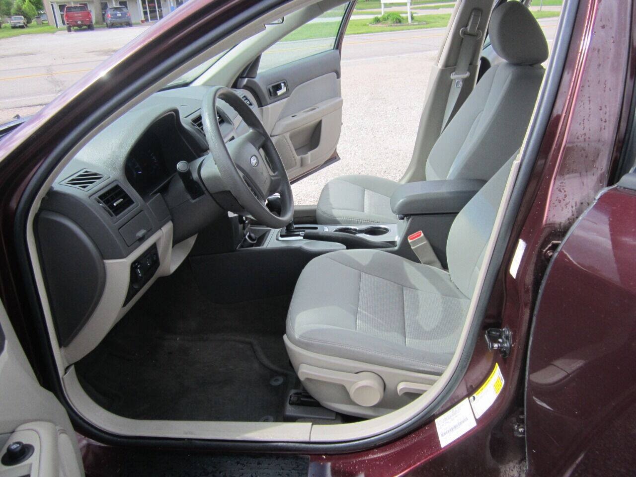 Used 2012 Ford Fusion S FWD image 8