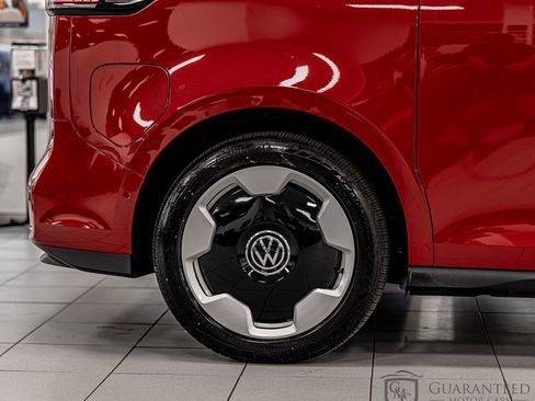 Used 2025 Volkswagen ID. Buzz Pro S RWD image 10