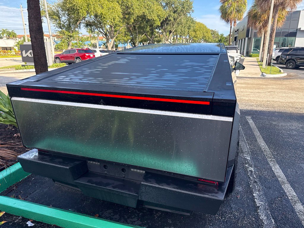 Used 2025 Tesla Cybertruck AWD Crew Cab image 5