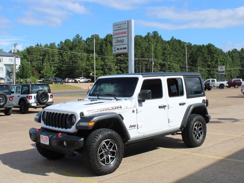 Used 2025 Jeep Wrangler Unlimited Rubicon AWD/4WD image 1
