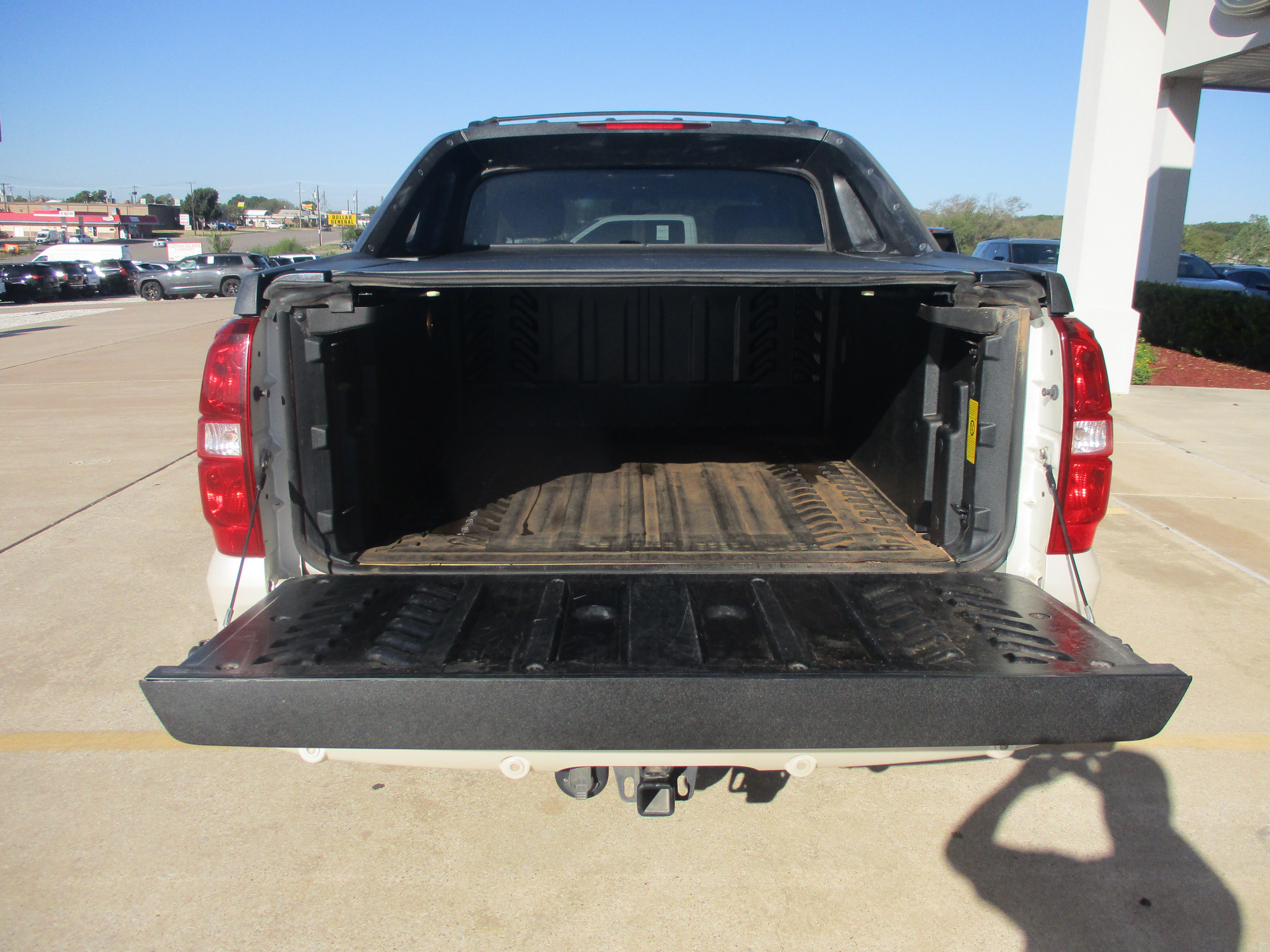 Used 2011 Chevrolet Avalanche LTZ RWD image 7