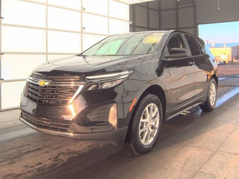 Used 2024 Chevrolet Equinox LT image 2