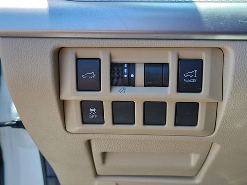Used 2016 Subaru Outback 2.5i Premium AWD/4WD image 32