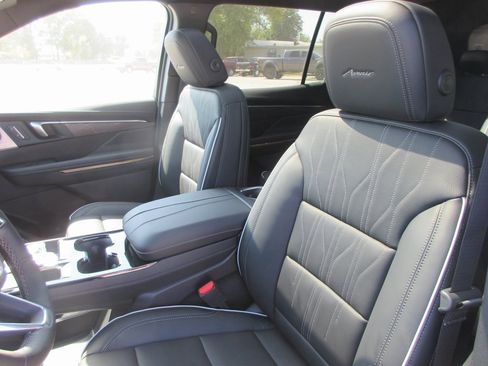 New 2026 Buick Enclave Avenir w/ Super Cruise Package image 13